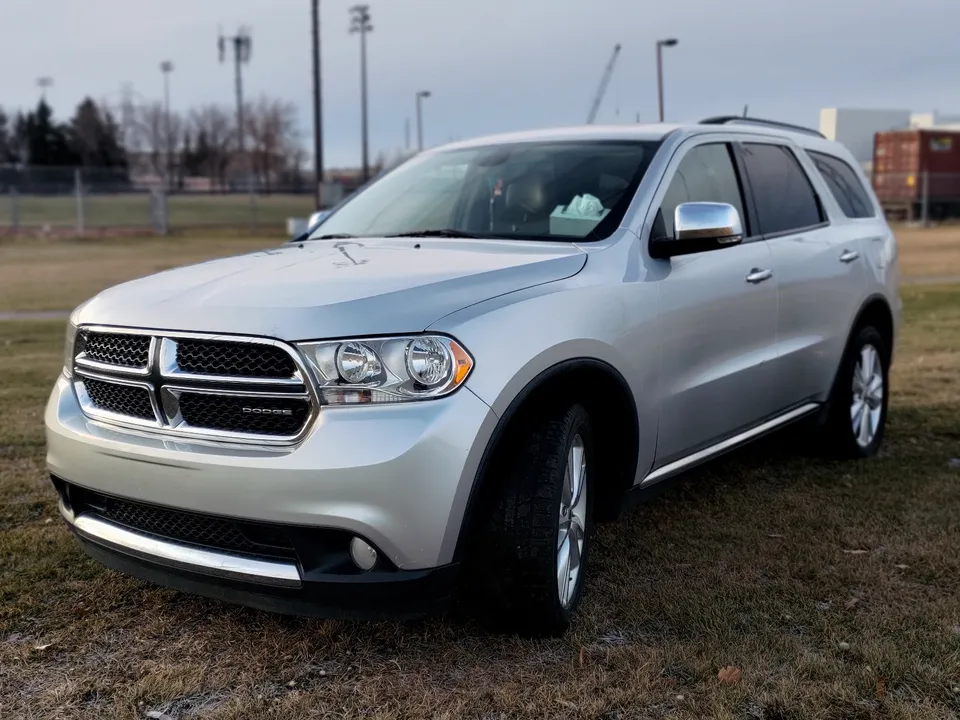 2011 Dodge Durango Crew Plus, NO GST, NO LIENS, NOR ACCIDENTS...