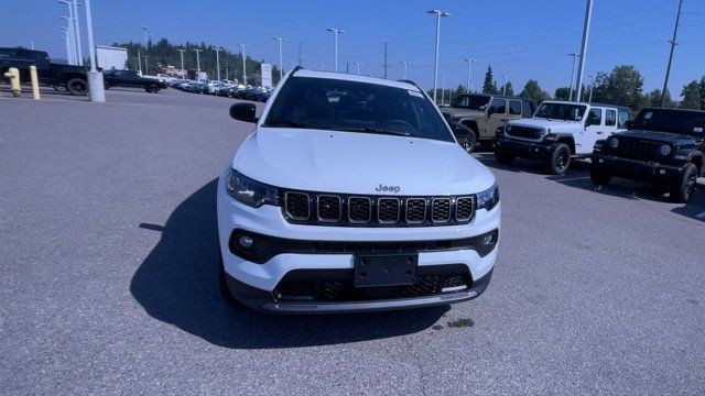 2025 Jeep Compass Altitude | 4X4 | Leather | NAV | Backup Camera in Cars & Trucks in Prince George - Image 4