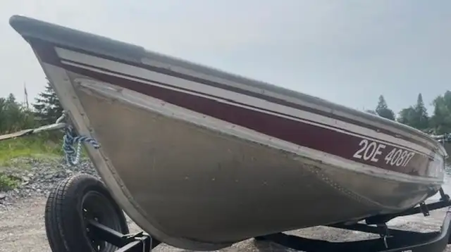 1996 Lund WC12 in Powerboats & Motorboats in Winnipeg - Image 6