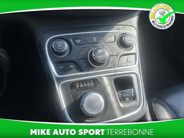 Chrysler 200 C berline 4 portes TA 2016 à vendre in Cars & Trucks in Laval / North Shore - Image 10