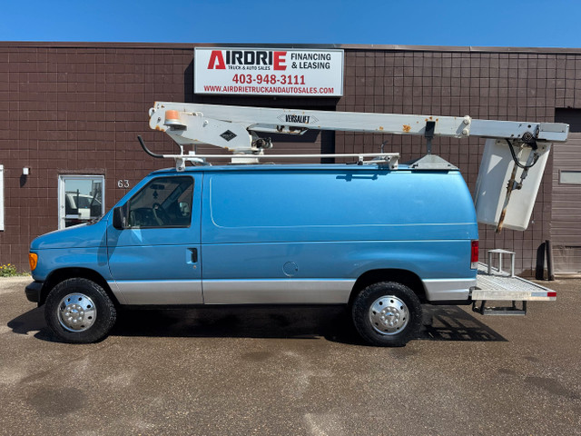 2006 Ford E-350 Bucket Van 29 FT VersaLift in Cars & Trucks in Calgary