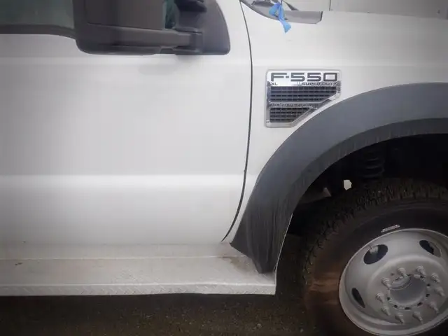 2008 ford F-550 Dump Box 2WD in Heavy Trucks in Richmond - Image 19