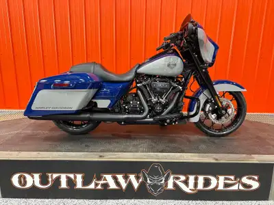 This beautiful Billiard Blue / Billiard Gray Street Glide is in new condition! It is completely stoc...