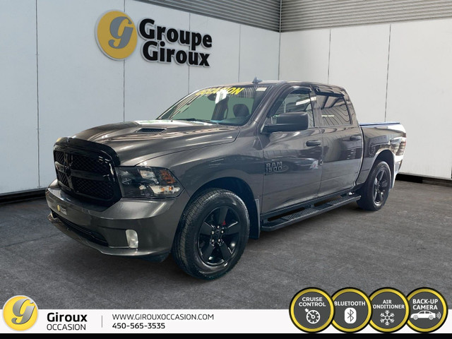 RAM 1500 Classic Express cabine d'équipe 4x4 caisse de 5 pi 7 po in Cars & Trucks in Laurentides