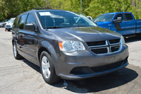 Clean Carfax, 7 Passenger, Foldable 3rd Row Seats, Power Window Locks and mirrors and Much More!!!!!... (image 6)
