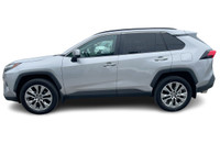Le Toyota RAV4 Limited 2022 est la version haut de gamme du populaire VUS compact de Toyota. Il se d... (image 7)