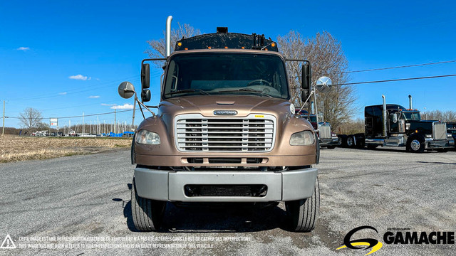 2008 FREIGHTLINER M2 106 CAMION A ORDURES (LABRIE) CHARGEMENT AR in Heavy Trucks in Québec City - Image 2