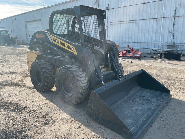 2012 NEW HOLLAND L218 SKID STEER LOADER in Heavy Equipment in London
