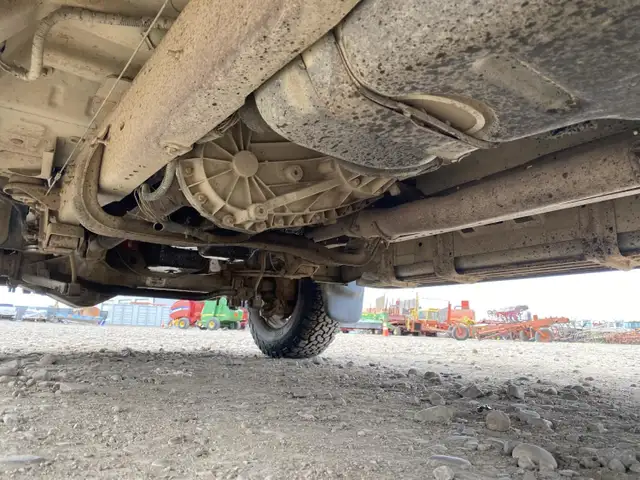 2002 Ford F250 in Cars & Trucks in Edmonton - Image 22