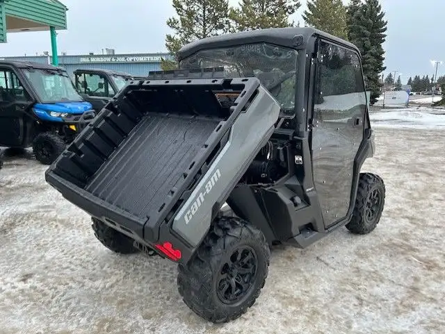 2024 CAN-AM DEFENDER HD9 XT, FULLY ENCLOSED & HEATER! in ATVs in Strathcona County - Image 7