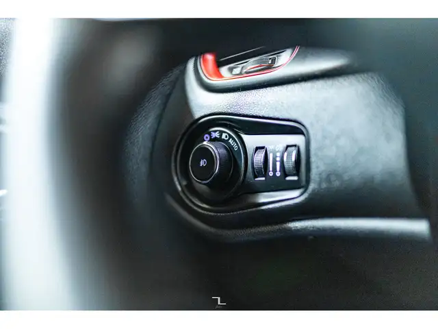 2015 Jeep Renegade 4x4 Trailhawk Leather BCam dans Autos et camions dans Grande Prairie - Image 20