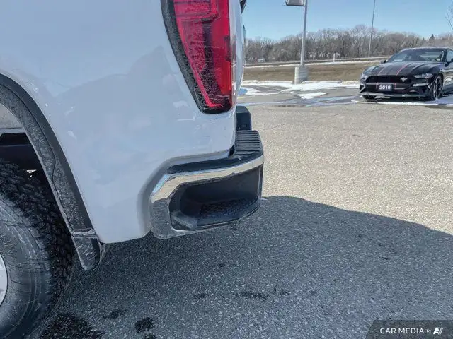 2023 GMC Sierra 1500 SLE Crew Cab 4x4 | Clean Carfax in Cars & Trucks in Brandon - Image 32