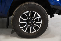 Moteur V6 / 4 roues motrices / Boite 6 pieds / Pare-choc metal / Treuil 12 000 LBS/ TRD Sport / Appl... (image 5)
