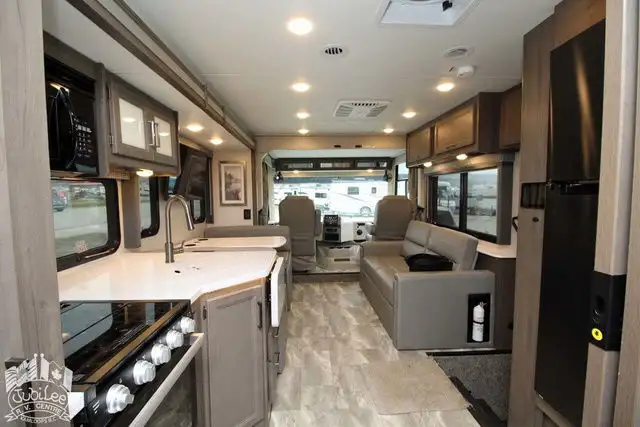 2023 Thor Motor Coach 31C in RVs & Motorhomes in Kamloops - Image 13