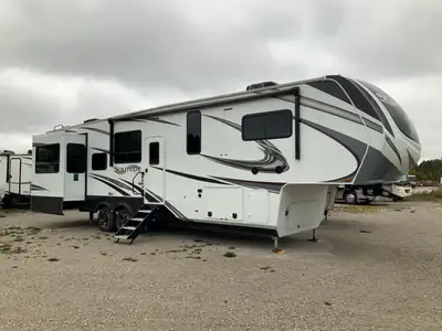 2022 Grand Design Solitude S-Class ST3330RE-R Offered by Simcoe County Auto & RV Outlet - Over 20 Ye...