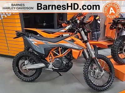 No Accidents! View Carfax Report Upgrades Include: Heated Grips Pack Rack *Easy Financing Available...