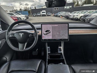 This Tesla Model Y boasts a Electric engine powering this Automatic transmission. Window Grid Antenn... (image 9)