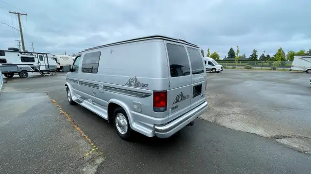 2002 PLEASURE-WAY TRAVERSE in RVs & Motorhomes in Victoria - Image 4