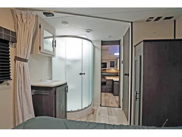 2023 K-Z Sportsmen Fifth Wheel 231RK fifth wheel Sportsmen de 25 in Travel Trailers & Campers in Laval / North Shore - Image 24