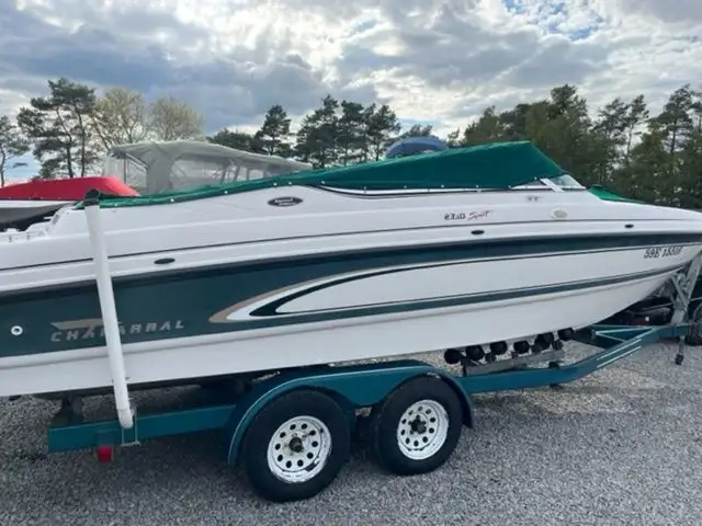 1997 Chaparral 230 Sport Bowrider in Powerboats & Motorboats in Trenton - Image 10