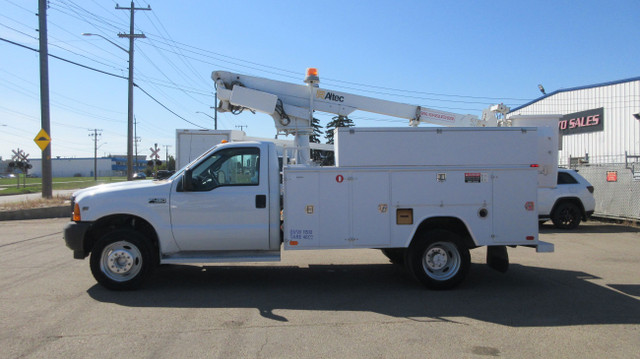 2001 Ford F-450 XL BUCKET TRUCK in Cars & Trucks in Edmonton
