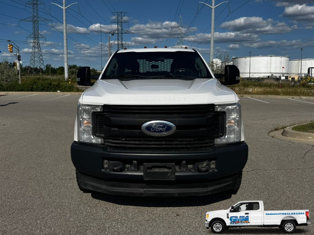 2019 Ford F-350 XL Crew Cab Flat Bed 4WD in Cars & Trucks in City of Toronto - Image 3