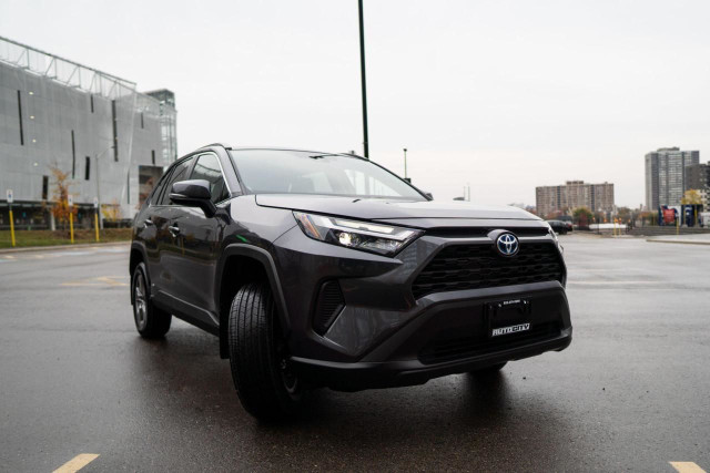  2024 Toyota RAV4 HYBRID XLE AWD| NO ACCIDENTS | CLEAN CARFAX in Cars & Trucks in Mississauga / Peel Region - Image 3