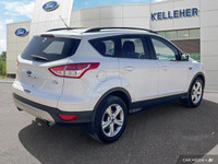 This 2016 Ford Escape SE SUV offers practical everyday utility combined with surprising power. With... (image 4)