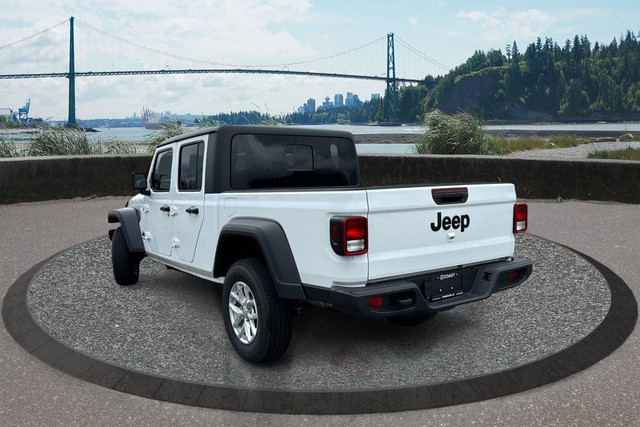 2023 Jeep Gladiator SPORT S in Cars & Trucks in North Shore - Image 3