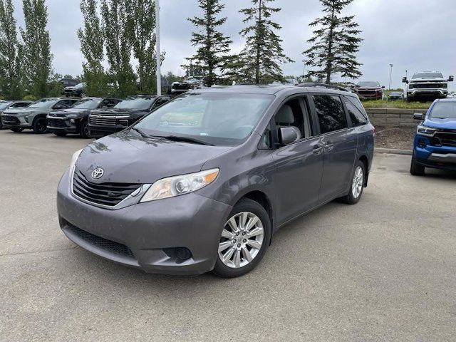 2011 Toyota Sienna LE AWD 3.5L in Cars & Trucks in Strathcona County - Image 3