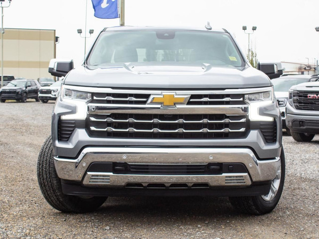2023 Chevrolet Silverado 1500 Crew Cab Short Box 4-Wheel Drive L in Cars & Trucks in Edmonton - Image 3