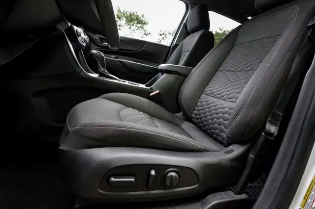 2019 Chevrolet Equinox LT - Aluminum Wheels - Apple CarPlay in Cars & Trucks in Cornwall - Image 28