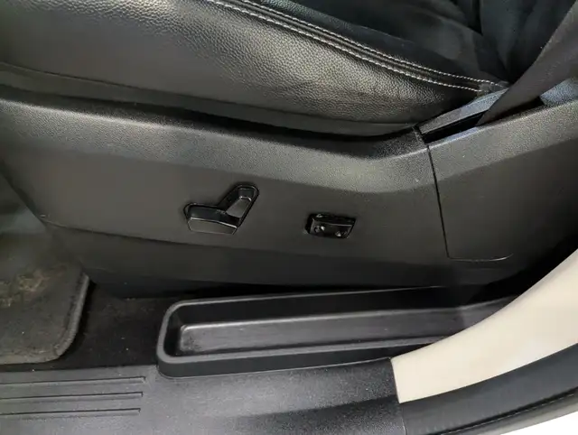 2018 Dodge Grand Caravan CVP/SXT No Accidents | Leather | Rea... in Cars & Trucks in Calgary - Image 15