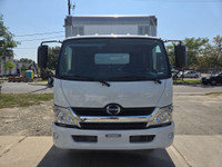2018 Hino 195 - 18Ft Box x 96 Wide x 86 High. ONLY 175,000km. FULL SERVICE LONG TERM LEASE/RENTAL RE... (image 4)