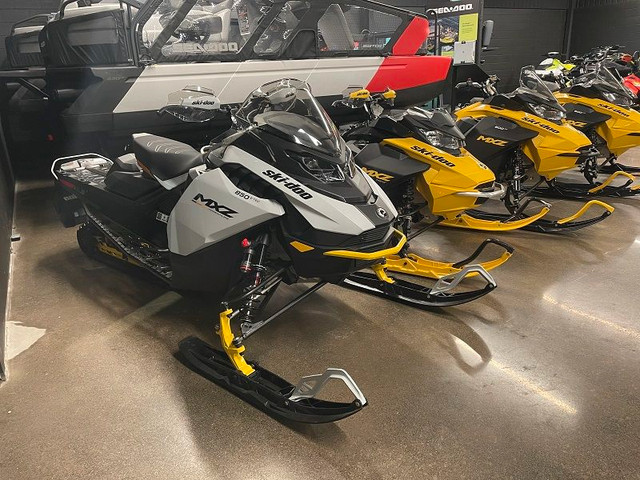 2024 SKI-DOO MXZ ADRENALINE WITH BLIZZARD PACKAGE SNOWMOBILE in Snowmobiles in Leamington - Image 3
