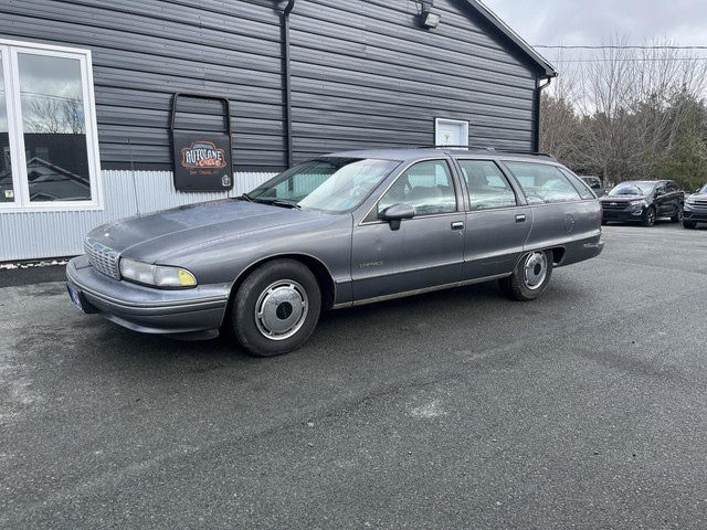 1992 Chevrolet Caprice Wagon VERY Clean!! Labrador Car REAR SEAT in Cars & Trucks in Bedford - Image 3