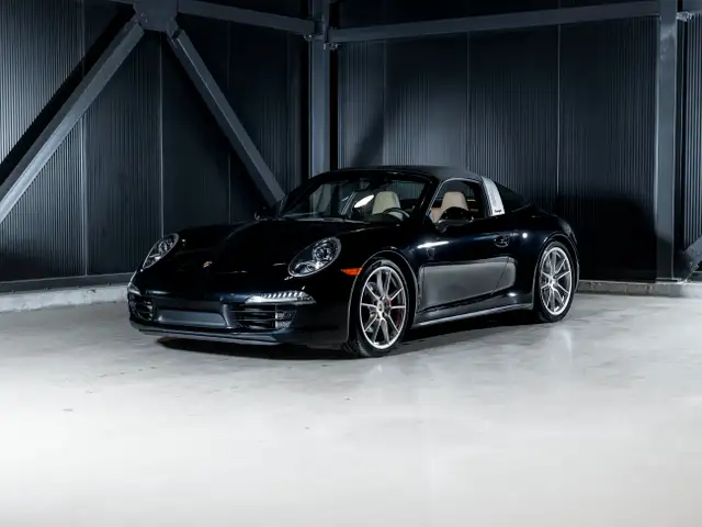 2015 Porsche 911 2015 911 Targa 4S - Certifié Porsche Approved in Cars & Trucks in Québec City - Image 2