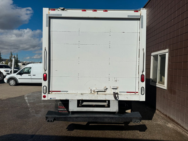 2009 Chevrolet 3500 16 FT Cube Van in Cars & Trucks in Calgary - Image 4