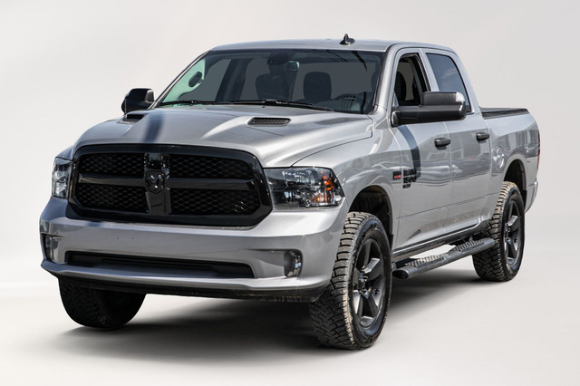 2021 Ram 1500 Classic Express Night Edtition | HEMI 5.7 | Crew C in Cars & Trucks in Longueuil / South Shore