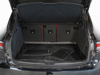 Recent Arrival! Odometer is 32880 kilometers below market average! Black 2021 Porsche Macan NOW OFFE... (image 7)