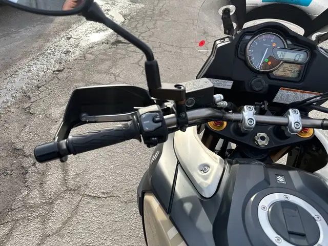 2014 Suzuki V-Strom 1000 ~ VSTROM 1000CC ~ VERSATILE ~ CLEAN BIK in Street, Cruisers & Choppers in City of Toronto - Image 24