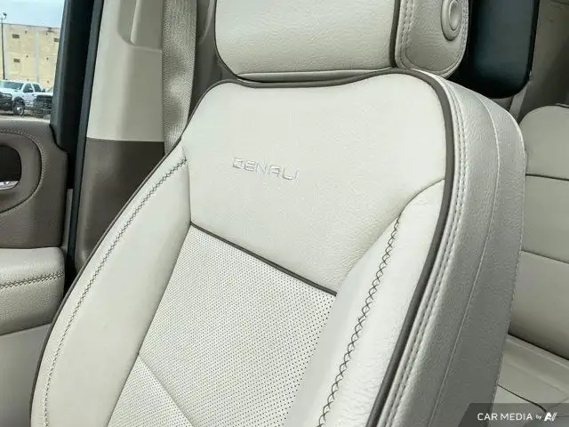 2023 GMC Yukon XL Denali 4x4 DIESEL Sunroof Nav Power Boards in Cars & Trucks in St. Albert - Image 24