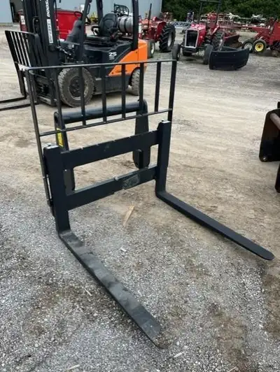 New Bobcat Pallet Forks for TL723 or V723
