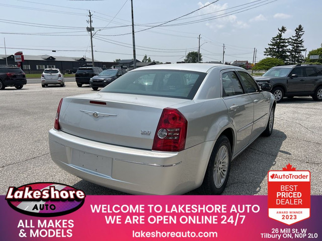 2009 Chrysler 300 Touring Touring in Cars & Trucks in Leamington - Image 3