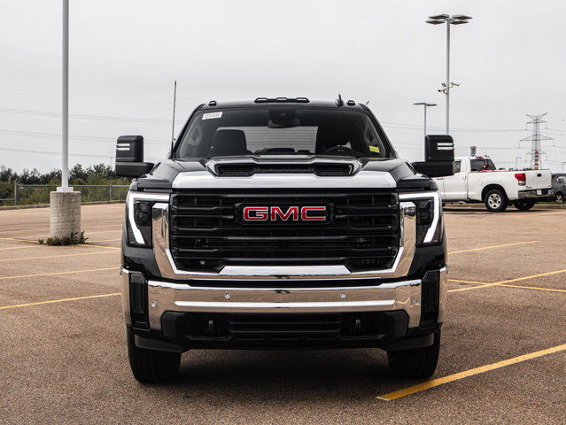 2025 GMC Sierra 3500HD Pro in Cars & Trucks in Strathcona County - Image 3