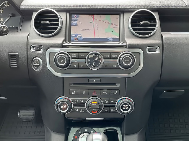 2011 Land Rover LR4 HSE | LUX | NAVI | REARCAM | PANOROOF | 7 SE in Cars & Trucks in City of Toronto - Image 2