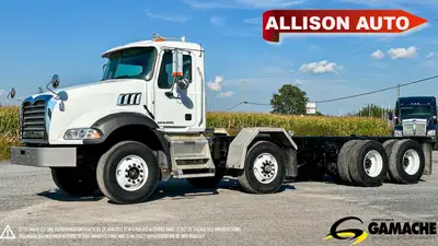 Heavy truck / Camion lourd - # STOCK: C-33681 2013 MACK GU813 GRANITE CAMION DE VILLE LONG FRAME 12...