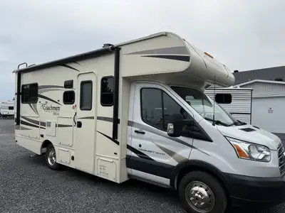 . 2018 Coachmen Freelander 20CB 2020 Coachmen Freelander 20CB Compact Comfort with Only 58,146 km Ex...