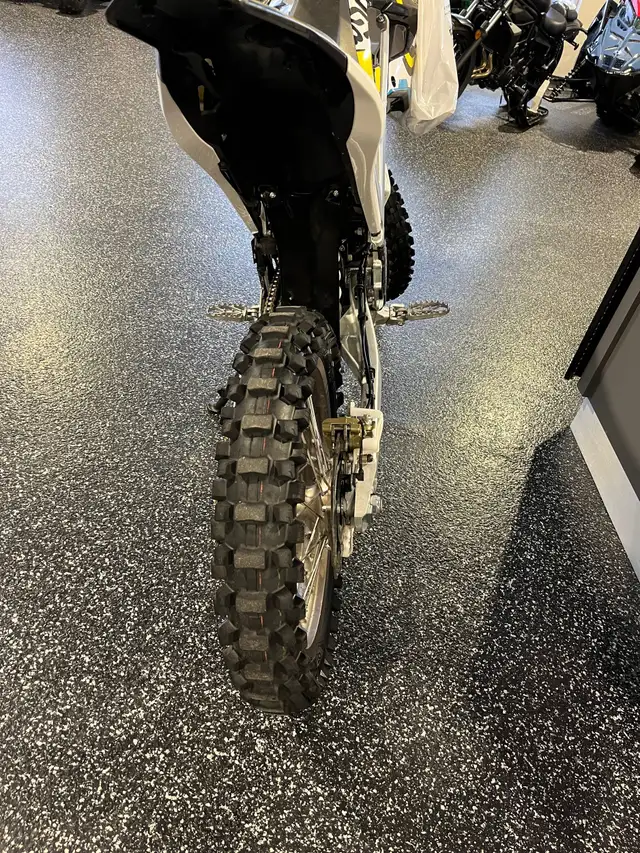 2023 Surron Storm Bee 2.0 in Other in Lac-Saint-Jean - Image 4