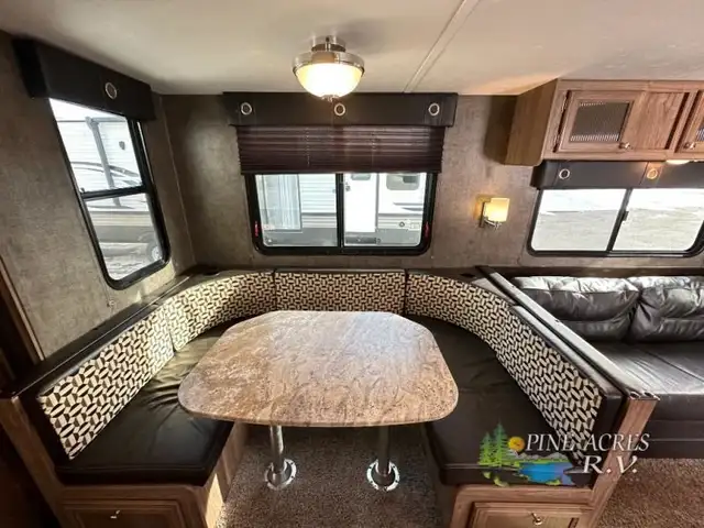 2015 Shasta RVs Revere 32DS in Travel Trailers & Campers in Truro - Image 7